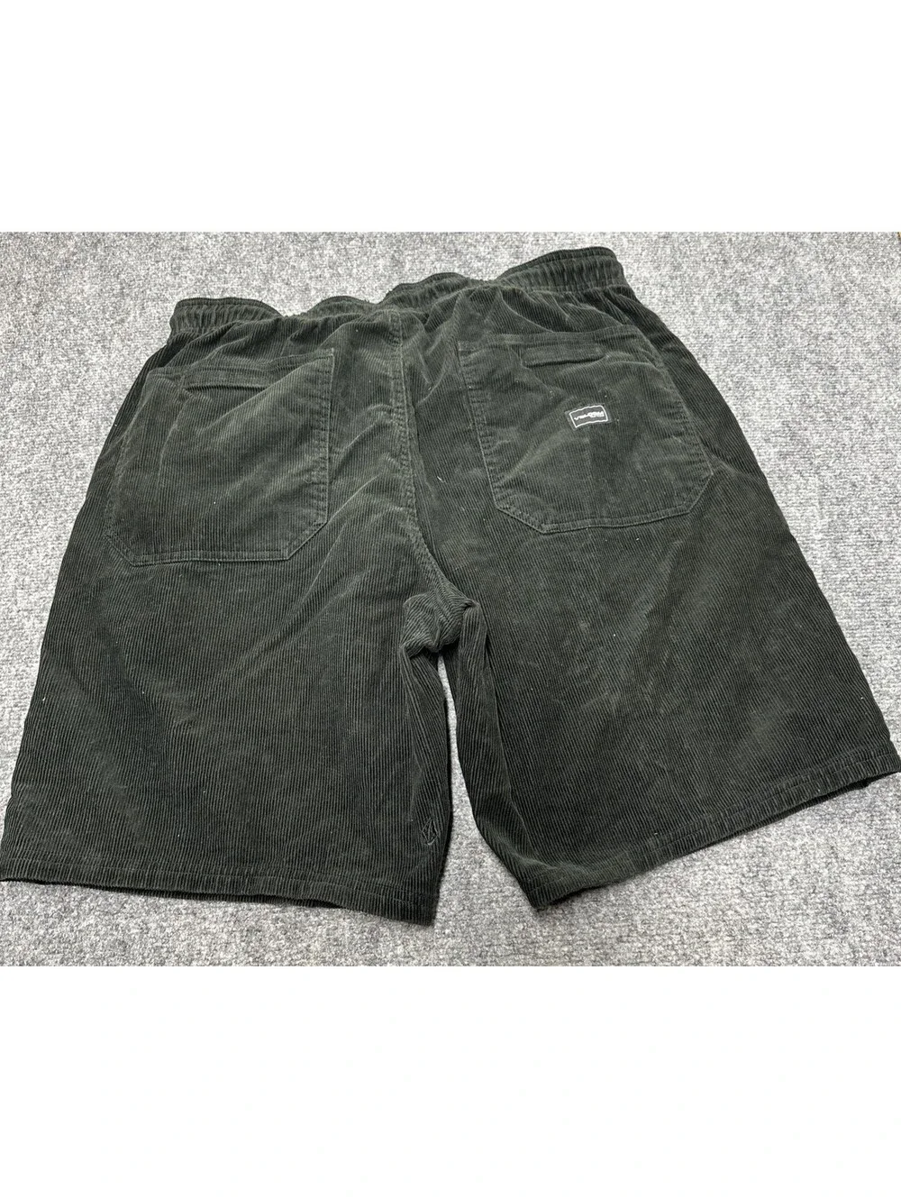 Men’s Volcom Drawstring Dark  Green Corduroy Shorts Size XL (38 x 5)